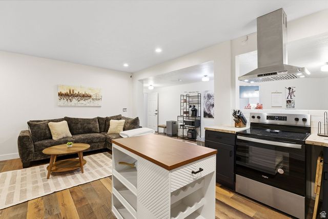 35 E LONE HOLLOW DR, Sandy, UT 84092