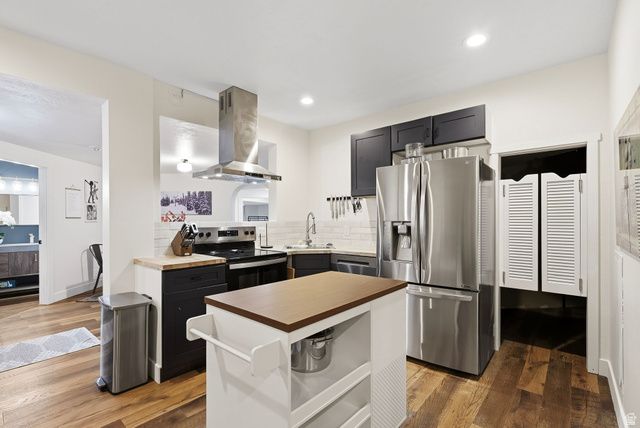 35 E LONE HOLLOW DR, Sandy, UT 84092