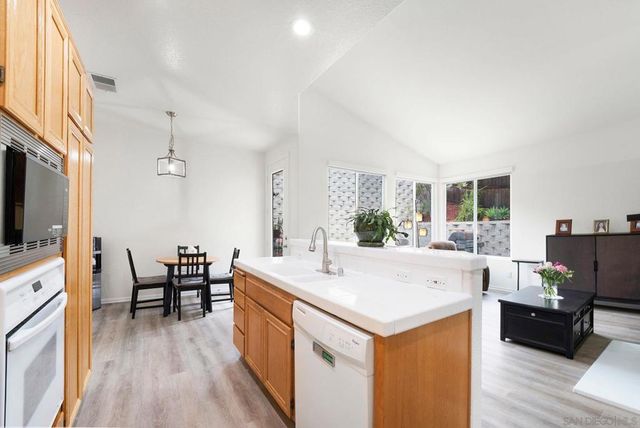 1425 Knoll Park Gln, Escondido, CA 92029