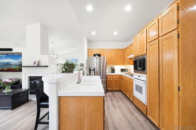 1425 Knoll Park Gln, Escondido, CA 92029