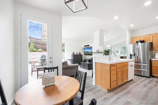 1425 Knoll Park Gln, Escondido, CA 92029