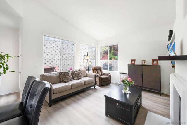 1425 Knoll Park Gln, Escondido, CA 92029