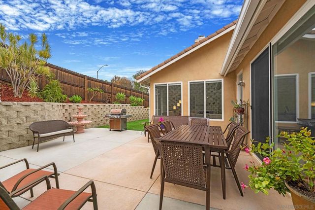 1425 Knoll Park Gln, Escondido, CA 92029