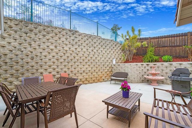 1425 Knoll Park Gln, Escondido, CA 92029