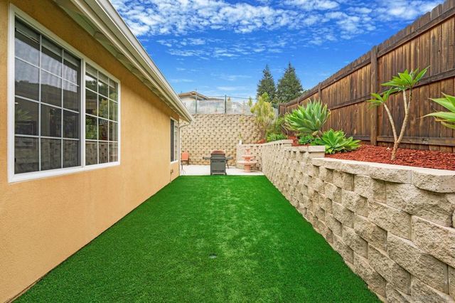 1425 Knoll Park Gln, Escondido, CA 92029