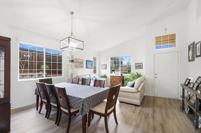 1425 Knoll Park Gln, Escondido, CA 92029