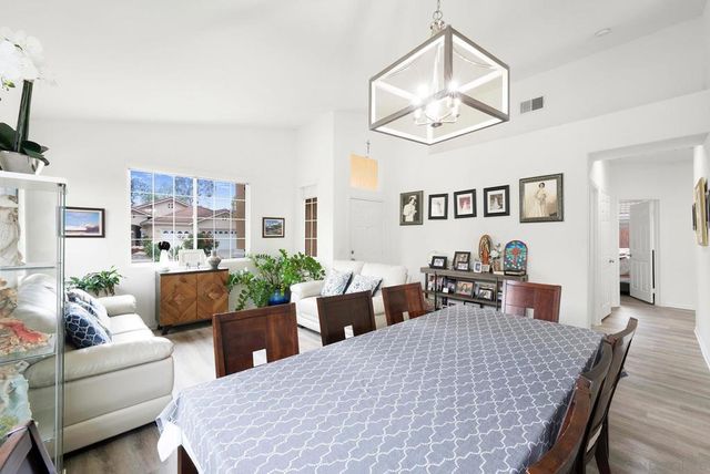 1425 Knoll Park Gln, Escondido, CA 92029