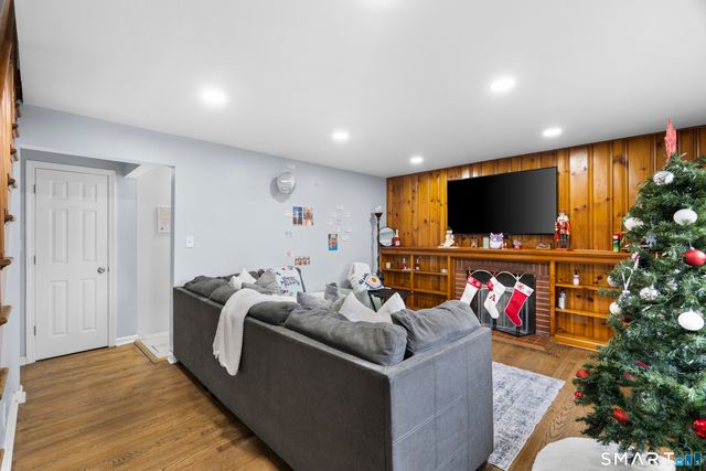 5 Cloverhill Avenue, Bridgeport, CT 06606