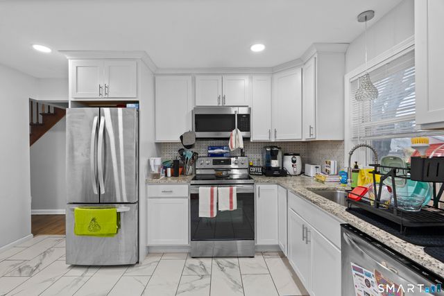 5 Cloverhill Avenue, Bridgeport, CT 06606