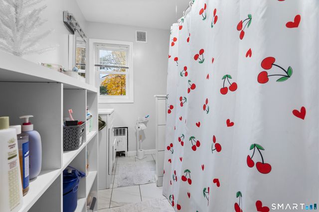 5 Cloverhill Avenue, Bridgeport, CT 06606