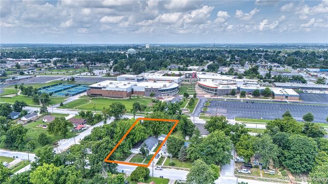 1114 S 4th Street, Rogers, AR 72756