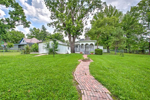1114 S 4th Street, Rogers, AR 72756