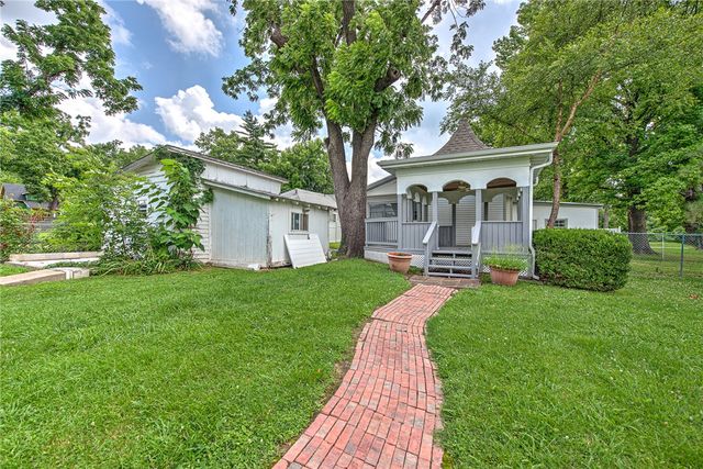 1114 S 4th Street, Rogers, AR 72756