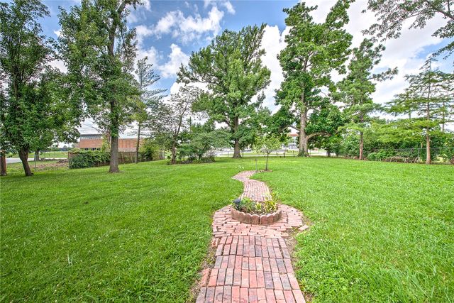 1114 S 4th Street, Rogers, AR 72756