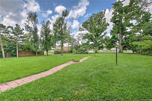 1114 S 4th Street, Rogers, AR 72756