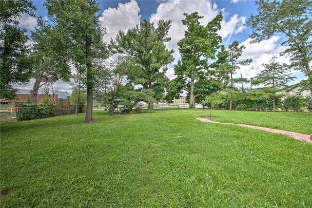 1114 S 4th Street, Rogers, AR 72756