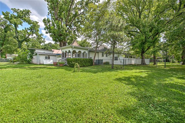 1114 S 4th Street, Rogers, AR 72756