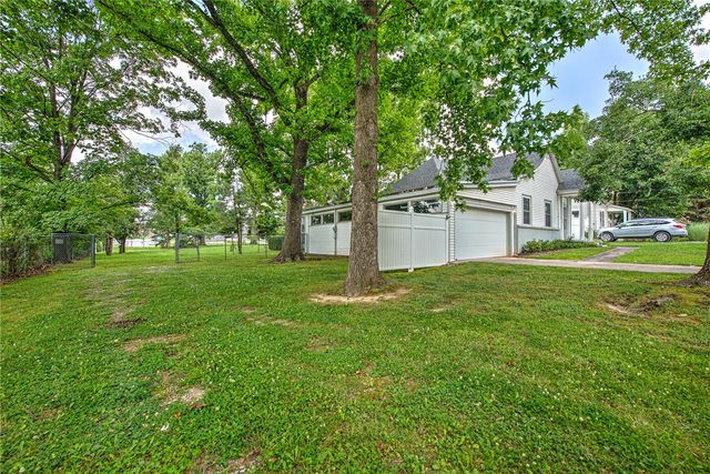 1114 S 4th Street, Rogers, AR 72756