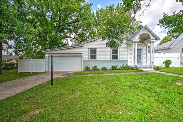 1114 S 4th Street, Rogers, AR 72756