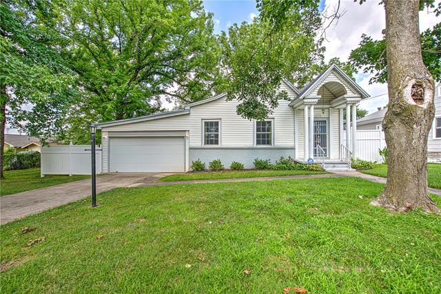 1114 S 4th Street, Rogers, AR 72756