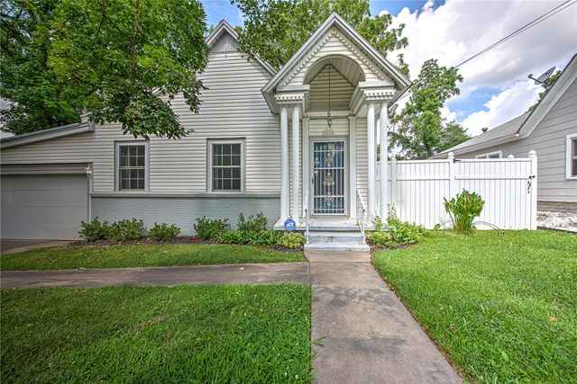 1114 S 4th Street, Rogers, AR 72756