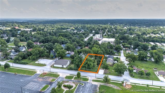 1114 S 4th Street, Rogers, AR 72756