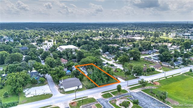 1114 S 4th Street, Rogers, AR 72756