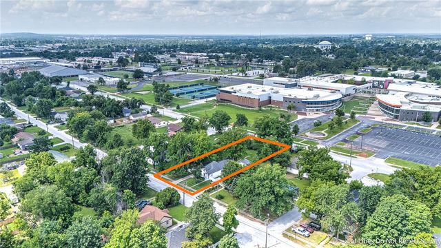 1114 S 4th Street, Rogers, AR 72756