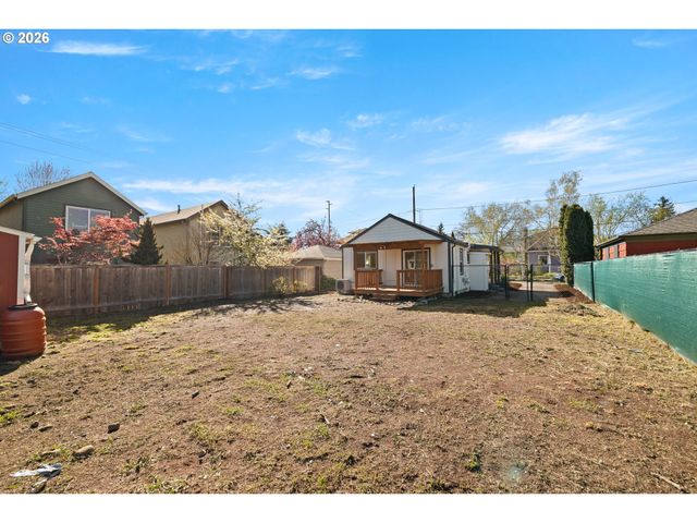 6915 Se RAYMOND Ct, Portland, OR 97206