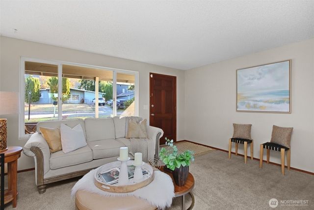 30211 10th Avenue S, Federal Way, WA 98003