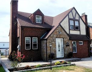19 Poppy Avenue, Franklin Square, NY 11010