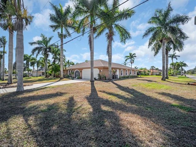 1704 Palaco Grande PKWY, Cape Coral, FL 33904