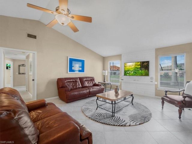 1704 Palaco Grande PKWY, Cape Coral, FL 33904