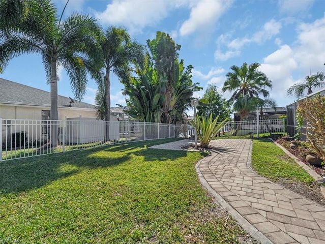 1704 Palaco Grande PKWY, Cape Coral, FL 33904