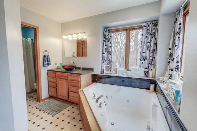 1023 Union Drive, Newton, IA 50208