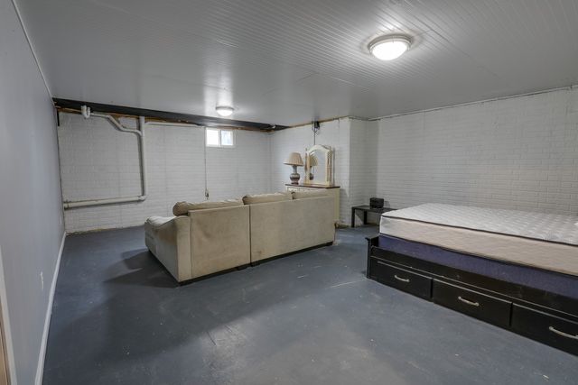 1023 Union Drive, Newton, IA 50208