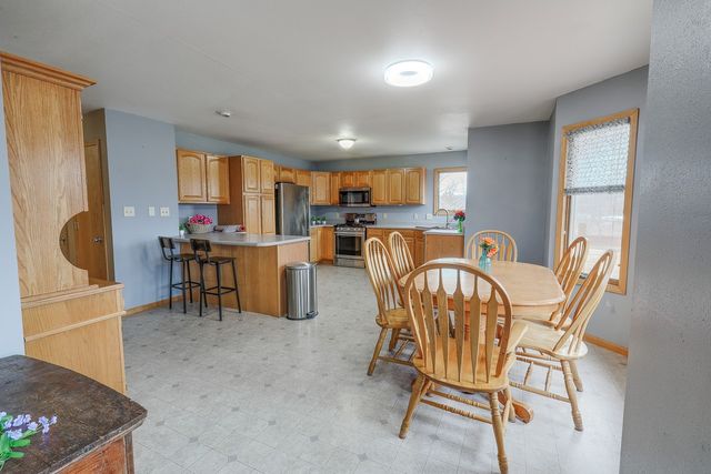 1023 Union Drive, Newton, IA 50208