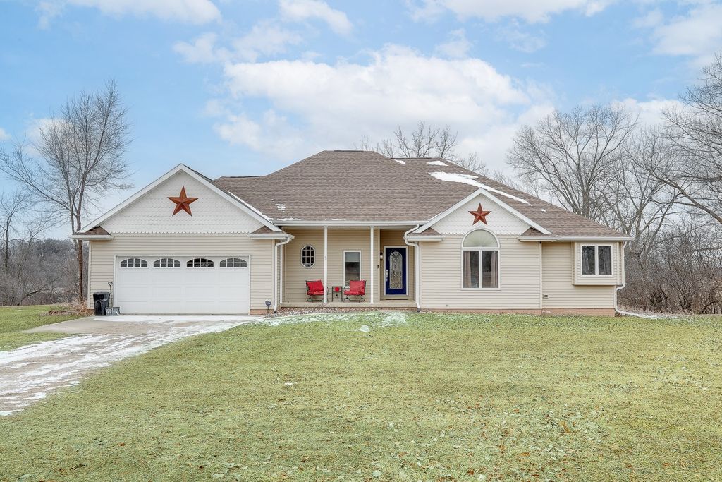 1023 Union Drive, Newton, IA 50208