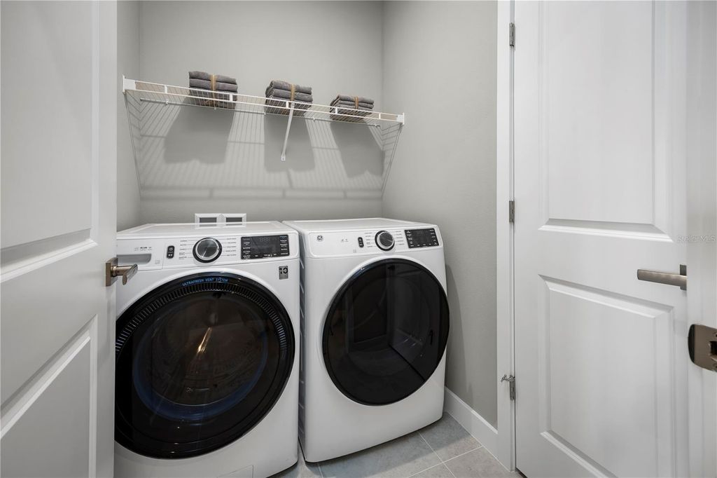 Image 10 of property listing at 2134 BLUE HERON CIRCLE, Auburndale, FL 33823