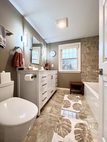 12558 N Woodland DRIVE, Mequon, WI 53092