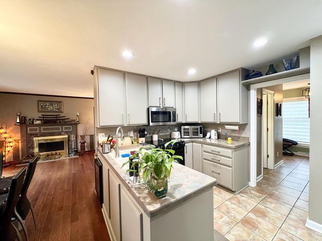 12558 N Woodland DRIVE, Mequon, WI 53092