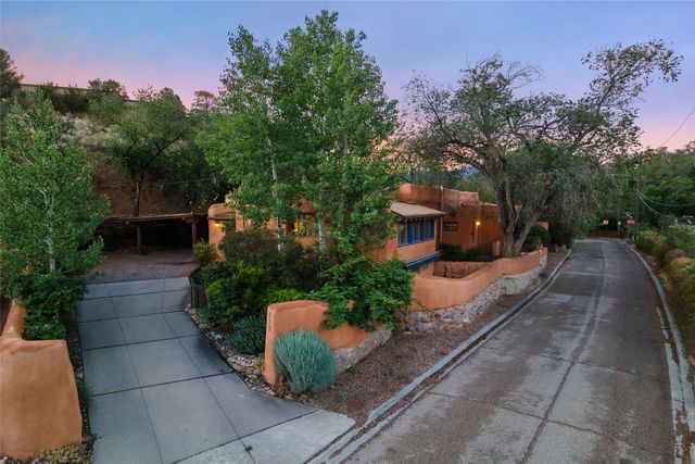 517 Hillside Avenue, Santa Fe, NM 87501
