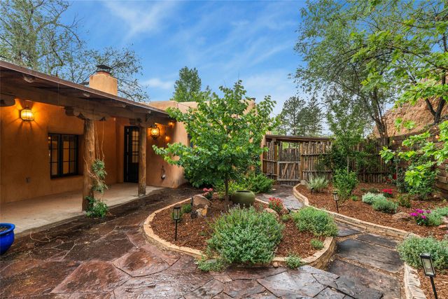 517 Hillside Avenue, Santa Fe, NM 87501