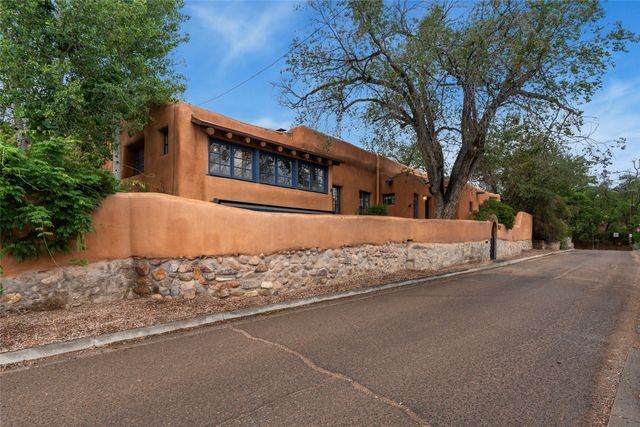 517 Hillside Avenue, Santa Fe, NM 87501