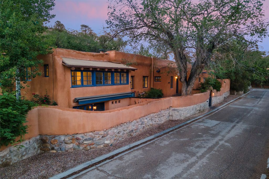 517 Hillside Avenue, Santa Fe, NM 87501