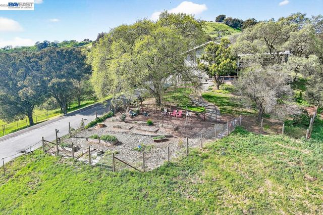 10700 Foothill Rd, Sunol, CA 94586