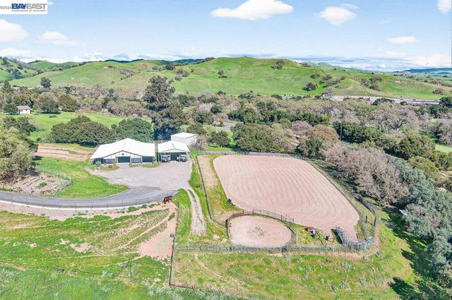 10700 Foothill Rd, Sunol, CA 94586