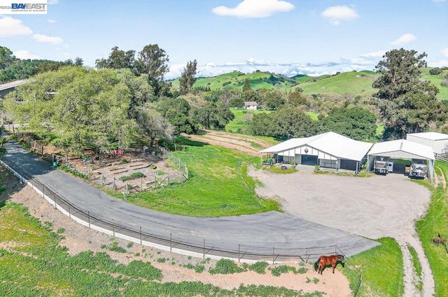 10700 Foothill Rd, Sunol, CA 94586