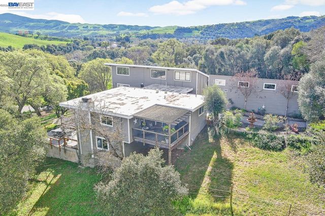 10700 Foothill Rd, Sunol, CA 94586