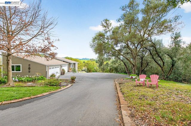 10700 Foothill Rd, Sunol, CA 94586